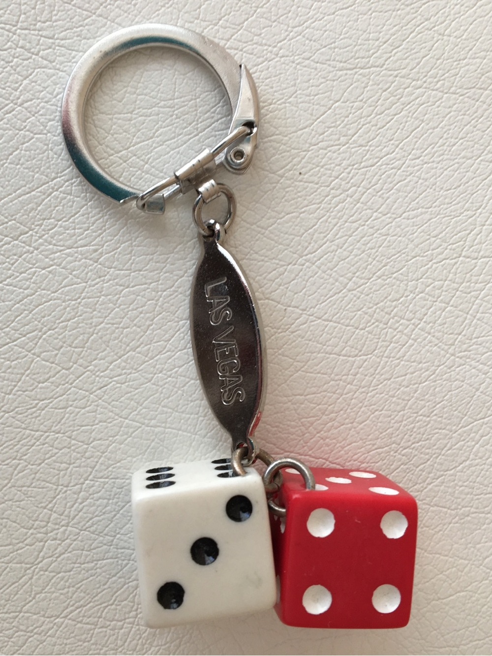 VINTAGE LAS VEGAS •
              “ROLL THE DICE” KEYCHAIN